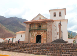 San Pedro Apostol en Andahuaylillas “Capilla Sixtina de America”